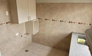 Departamento 2 y medio ambientes con balcon en Villa Ballester