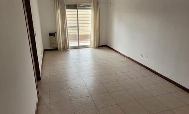 Departamento 2 y medio ambientes con balcon en Villa Ballester