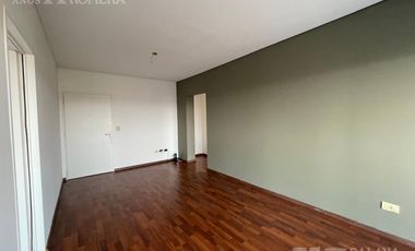 Departamento- Alquiler- Olivos 2 ambientes cochera