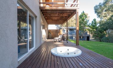 VENTA CASA COSTA ESMERALDA, BARRIO SENDEROS III, LOTE 495, 5 AMBIENTES