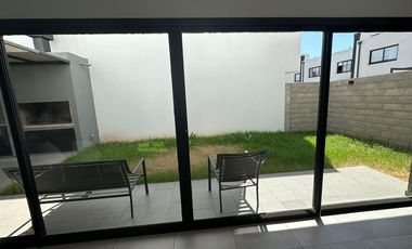 Duplex en Alquiler en Lomas de Manantiales 3 dormitorios