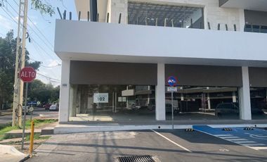 LOCAL COMERCIAL PB entrada Jurica en esquina