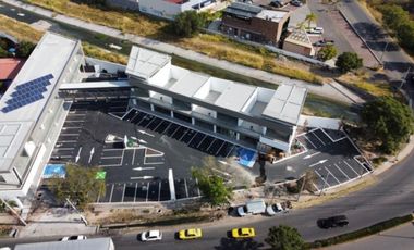 LOCAL COMERCIAL PB entrada Jurica en esquina