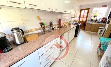 Casa En Venta De 3d/3b En Microbarrio, Valle Lo Campino