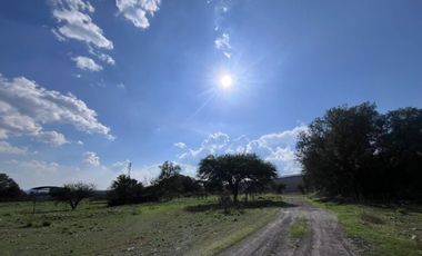 TERRENO EN VENTA EN AVENIDA PRINCIPAL BERNAL-EZEQUIEL MONTES. 3