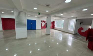 Renta local comercial 1er piso en Satélite sobre lateral del Periférico