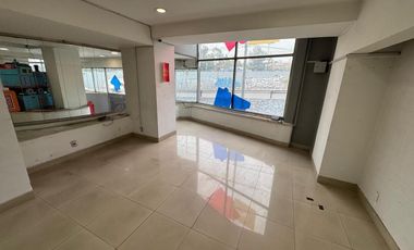 Renta local comercial 1er piso en Satélite sobre lateral del Periférico