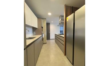 Moderno y Amplio Apartamento Milla de Oro