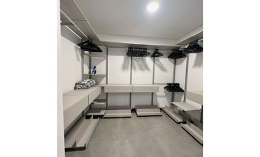 Moderno y Amplio Apartamento Milla de Oro