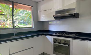 CASA CAMÉSTRE CON ZONAS VERDES