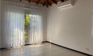 CASA CAMÉSTRE CON ZONAS VERDES