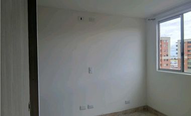 Arriendo apartamento en conjunto cerrado en Madrid $900.000