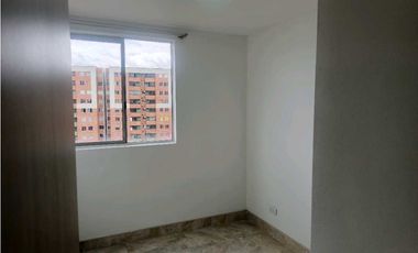 Arriendo apartamento en conjunto cerrado en Madrid $900.000
