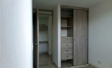 Arriendo apartamento en conjunto cerrado en Madrid $900.000