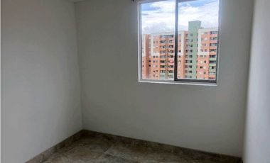 Arriendo apartamento en conjunto cerrado en Madrid $900.000