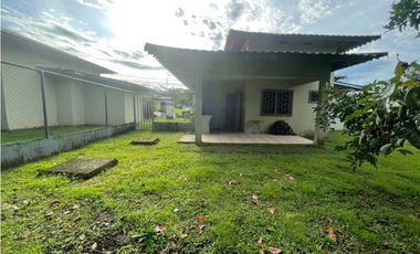 ALQUILER DE CASA EN BOQUERON   CERCADA ATRAS CON SISTEMA DE SEGURIDAD