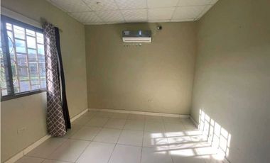 ALQUILER DE CASA EN BOQUERON   CERCADA ATRAS CON SISTEMA DE SEGURIDAD