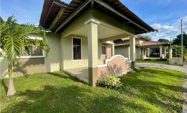 ALQUILER DE CASA EN BOQUERON   CERCADA ATRAS CON SISTEMA DE SEGURIDAD