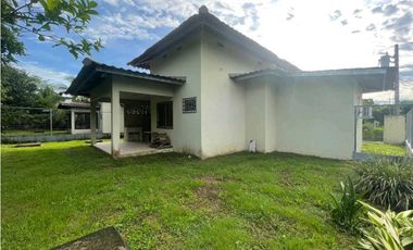 ALQUILER DE CASA EN BOQUERON   CERCADA ATRAS CON SISTEMA DE SEGURIDAD
