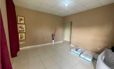 ALQUILER DE CASA EN BOQUERON   CERCADA ATRAS CON SISTEMA DE SEGURIDAD