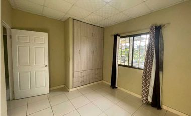 ALQUILER DE CASA EN BOQUERON   CERCADA ATRAS CON SISTEMA DE SEGURIDAD
