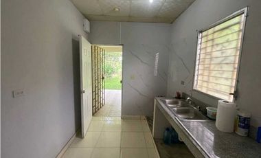ALQUILER DE CASA EN BOQUERON   CERCADA ATRAS CON SISTEMA DE SEGURIDAD