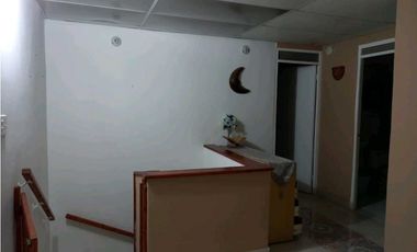 Venta de casa de 2 pisos  en Las Cumbres