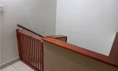 Venta de casa de 2 pisos  en Las Cumbres