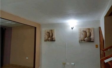 Venta de casa de 2 pisos  en Las Cumbres