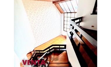 OPORTUNIDAD Chalet 3 plantas con piscina a refaccionar - Divino Rostro