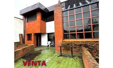 OPORTUNIDAD Chalet 3 plantas con piscina a refaccionar - Divino Rostro