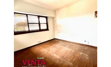 OPORTUNIDAD Chalet 3 plantas con piscina a refaccionar - Divino Rostro