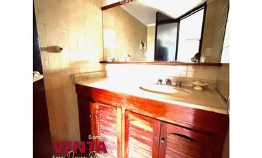 OPORTUNIDAD Chalet 3 plantas con piscina a refaccionar - Divino Rostro