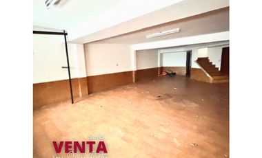 OPORTUNIDAD Chalet 3 plantas con piscina a refaccionar - Divino Rostro