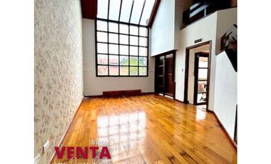 OPORTUNIDAD Chalet 3 plantas con piscina a refaccionar - Divino Rostro