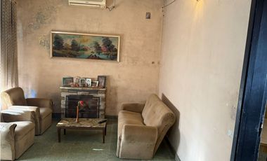 CASA 3 AMBIENTES con cochera Ituzaingo