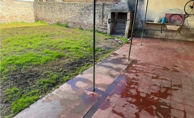 CASA 3 AMBIENTES con cochera Ituzaingo