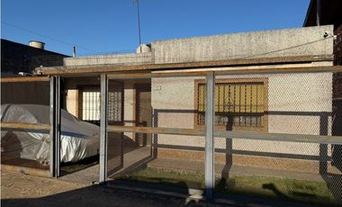 CASA 3 AMBIENTES con cochera Ituzaingo