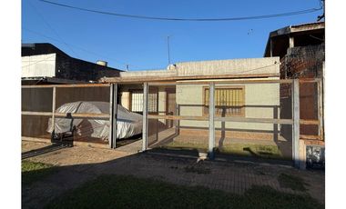 CASA 3 AMBIENTES con cochera Ituzaingo