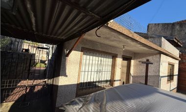 CASA 3 AMBIENTES con cochera Ituzaingo