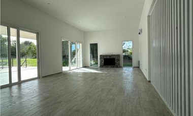 CASA EN COSTA ESMERAL SENDERO IV LOTE 391