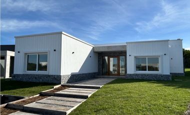 CASA EN COSTA ESMERAL SENDERO IV LOTE 391