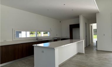 CASA EN COSTA ESMERAL SENDERO IV LOTE 391