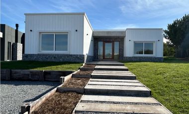 CASA EN COSTA ESMERAL SENDERO IV LOTE 391