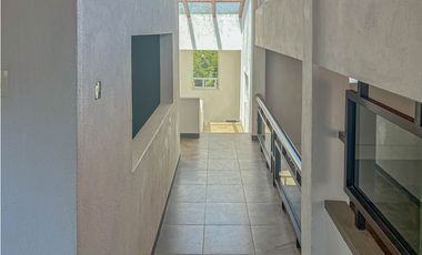 CASA EN RENTA CON JARDIN A 10 MINUTOS DEL CENTRO DE AVANDARO.