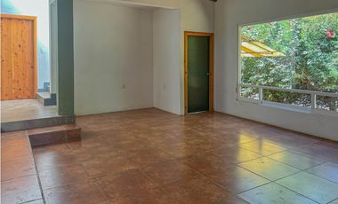 CASA EN RENTA CON JARDIN A 10 MINUTOS DEL CENTRO DE AVANDARO.