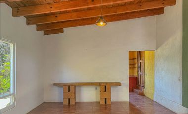 CASA EN RENTA CON JARDIN A 10 MINUTOS DEL CENTRO DE AVANDARO.