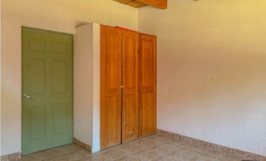 CASA EN RENTA CON JARDIN A 10 MINUTOS DEL CENTRO DE AVANDARO.