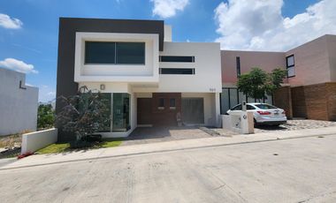 Casa en Venta Loma Alta Tres Marías Fraccionamiento privado