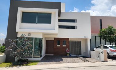 Casa en Venta Loma Alta Tres Marías Fraccionamiento privado